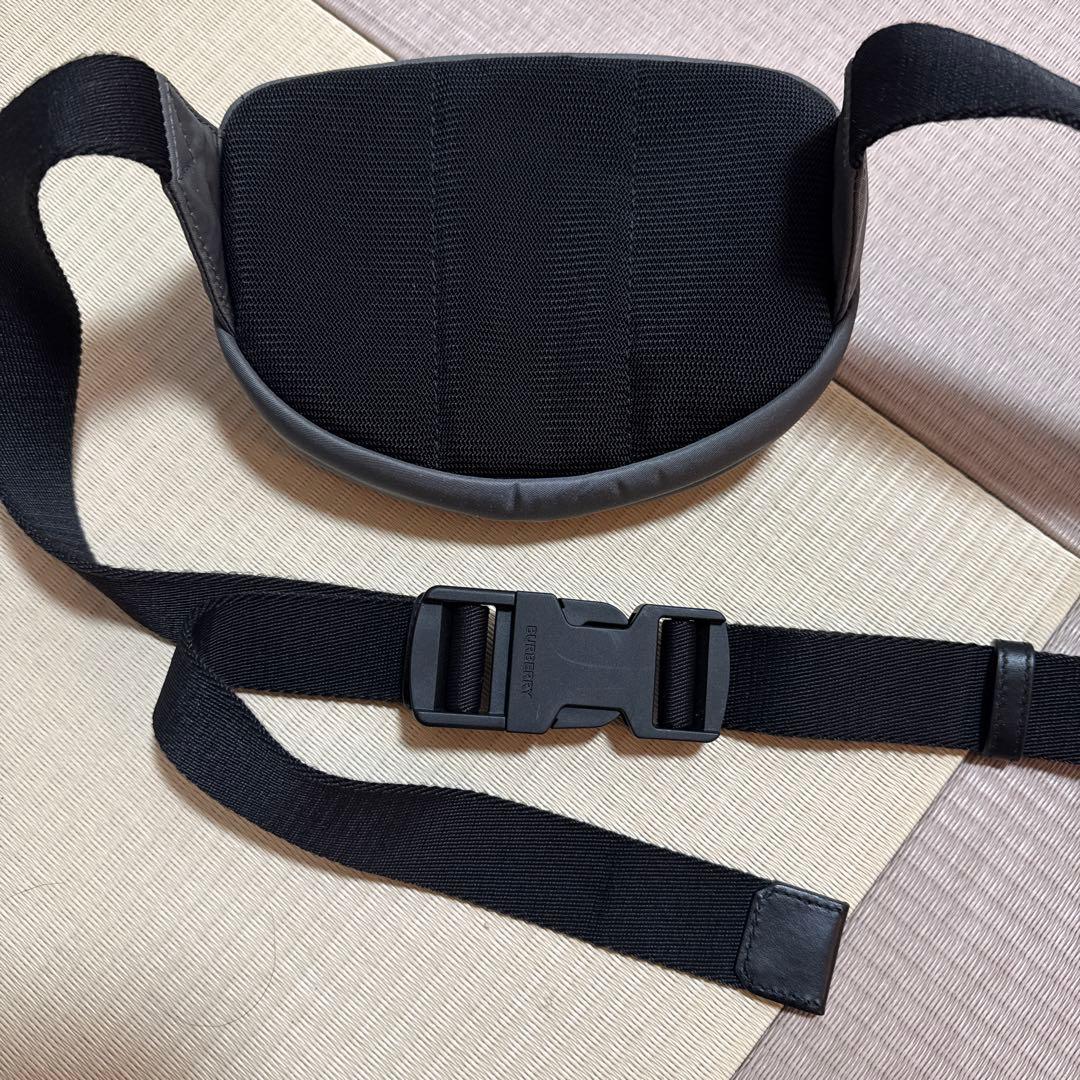 BURBERRY ボディバッグ グレー