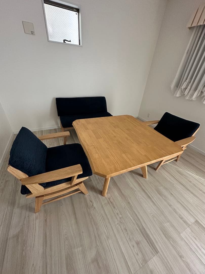 ※11/20までの掲載　テーブルとチェア2脚と2人掛けベンチのセット※引取希望