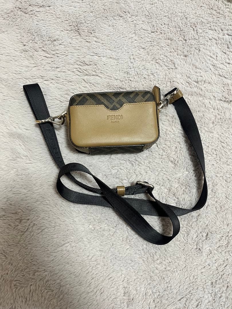 FENDI ミニクロスボディーバック　ベージュ/ブラック