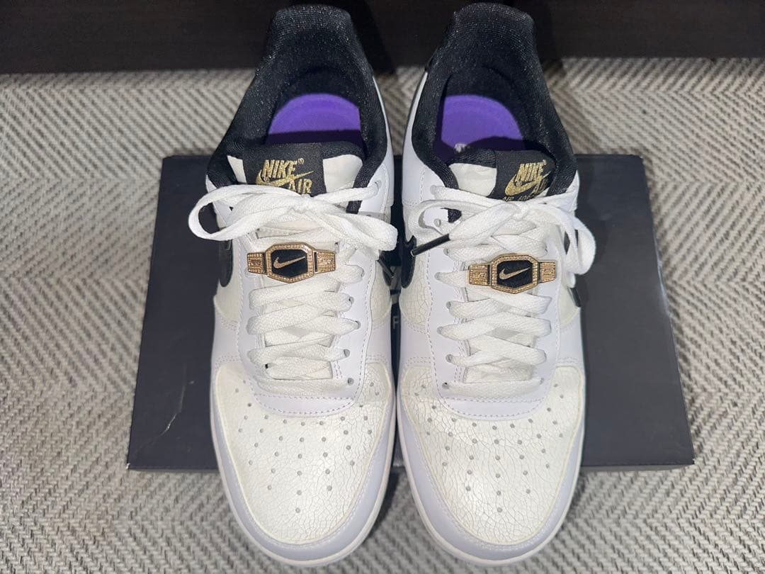 靴 NIKE AIR FORCE 1 07 LV8 EMB