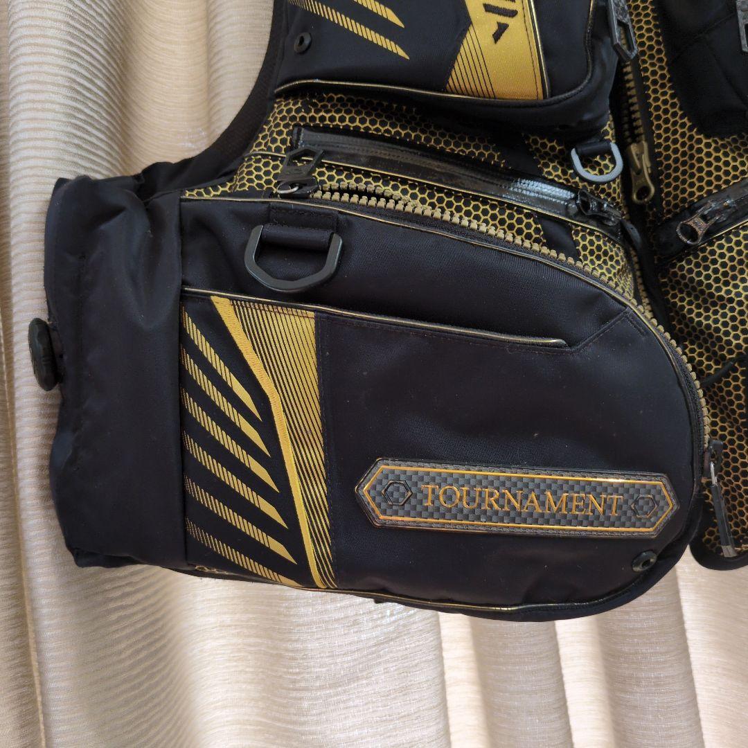 ア*ヤ様 Daiwa Tournament ライフジャケットM 黒/金ダイワ　ト