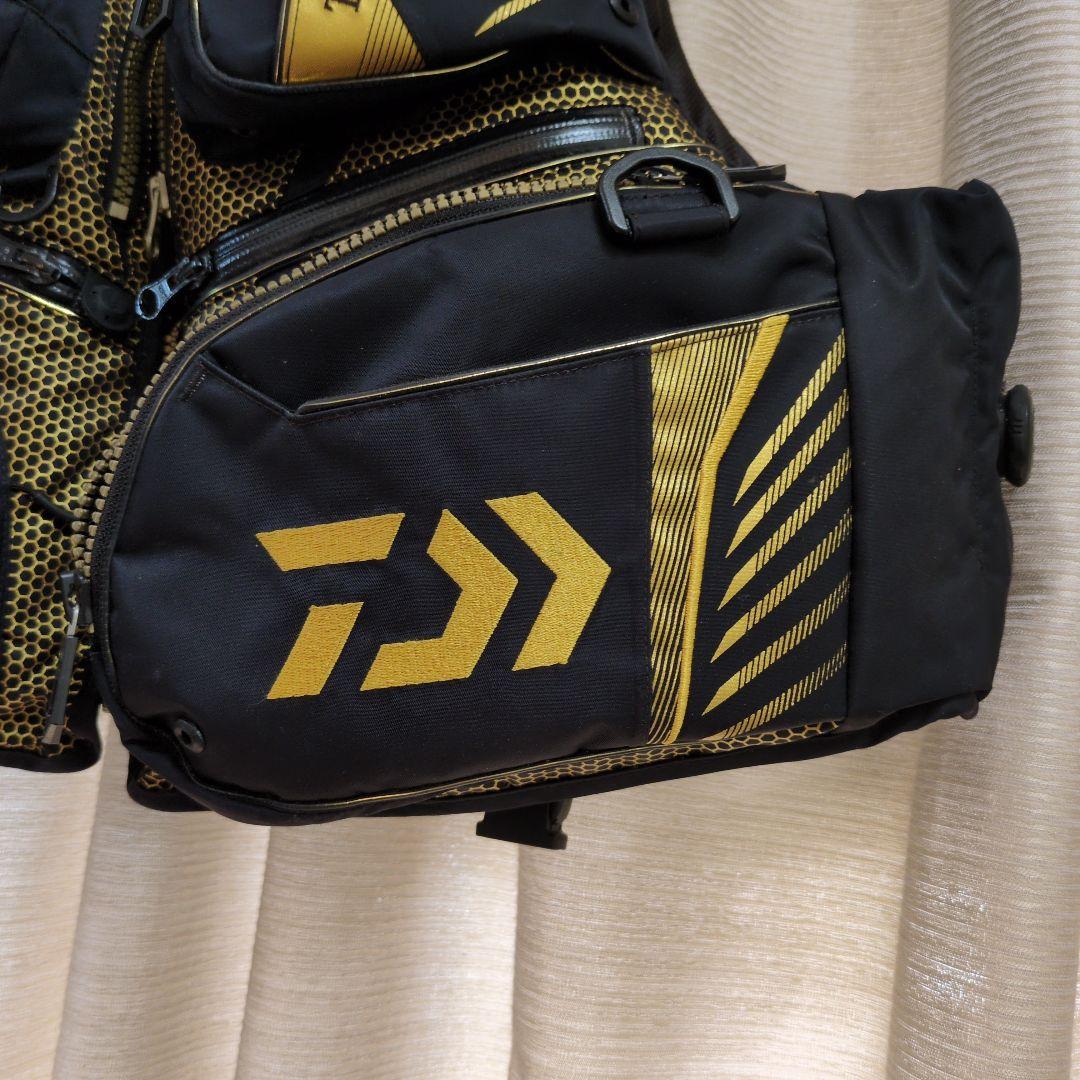 ア*ヤ様 Daiwa Tournament ライフジャケットM 黒/金ダイワ　ト