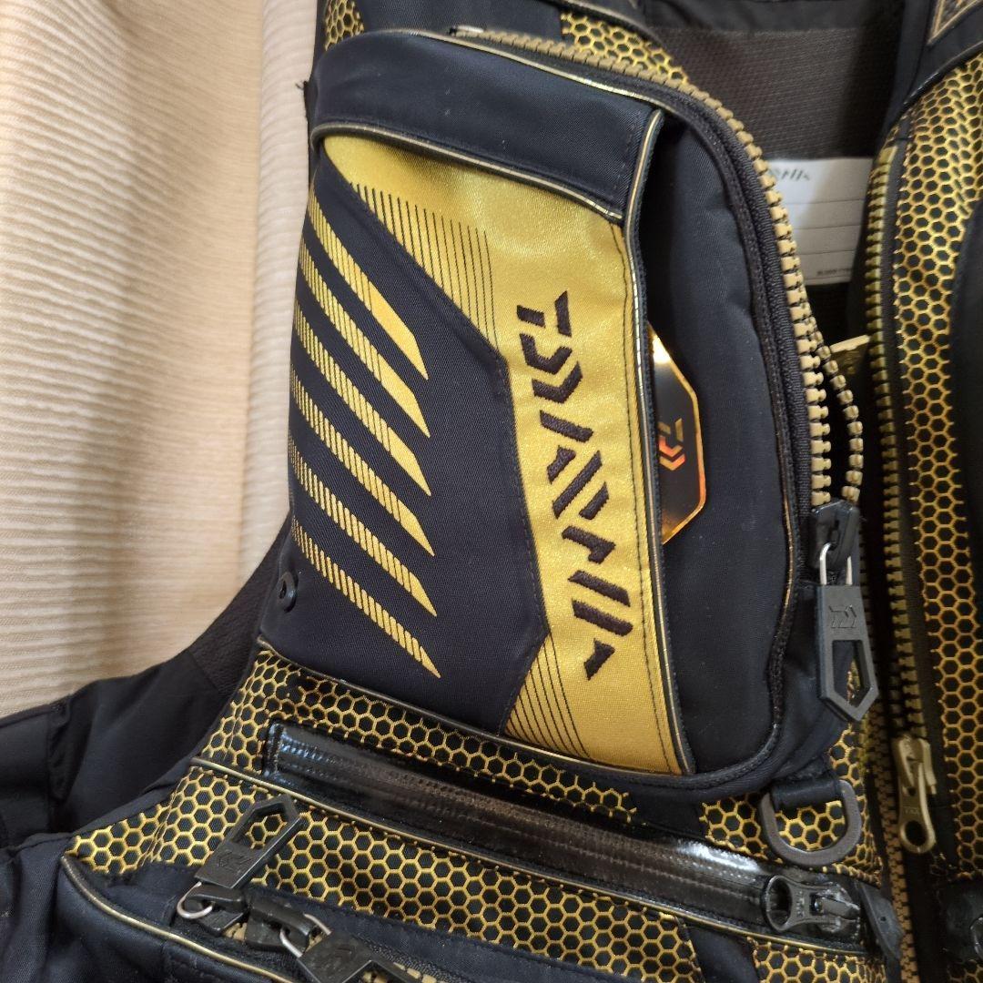 ア*ヤ様 Daiwa Tournament ライフジャケットM 黒/金ダイワ　ト