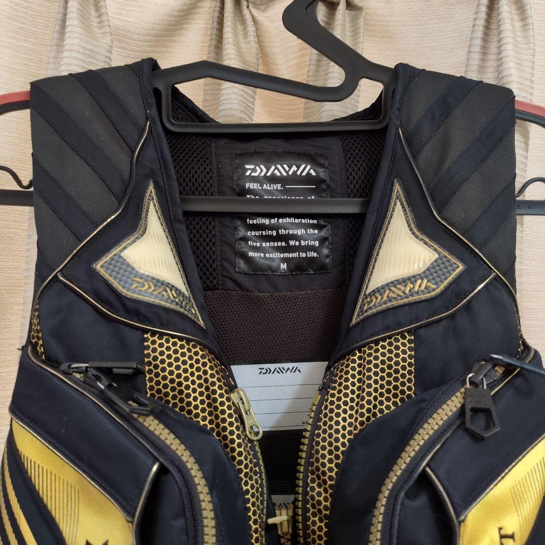 ア*ヤ様 Daiwa Tournament ライフジャケットM 黒/金ダイワ　ト