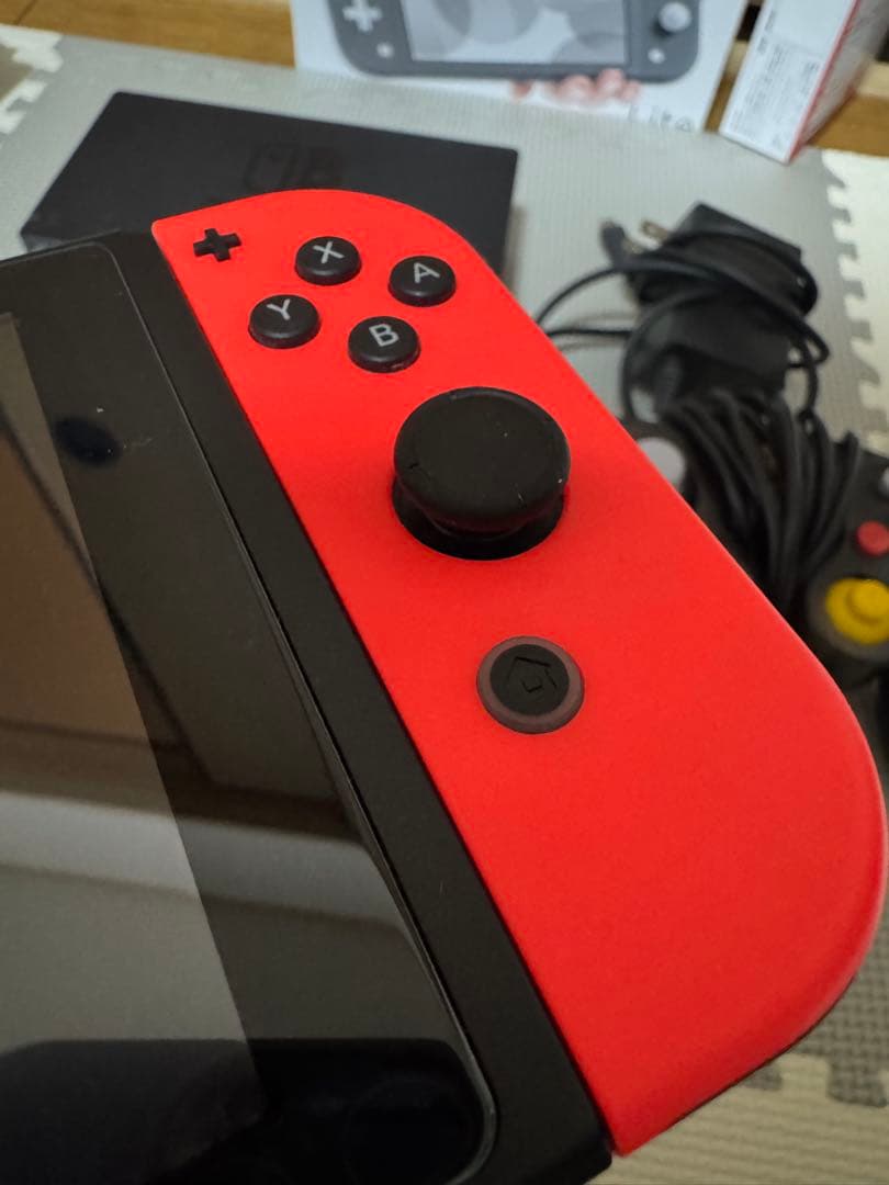 M*e様 Nintendo Switch 本体 青/赤 Joy-Con 付属品