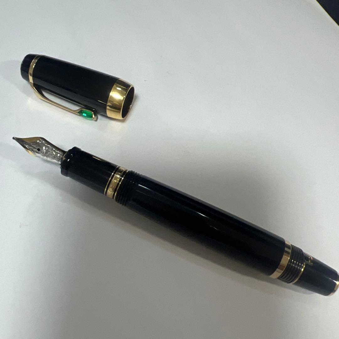 モンブランボエム万年筆グリーンとペンケース ボエム ブラック/レッド1本差し