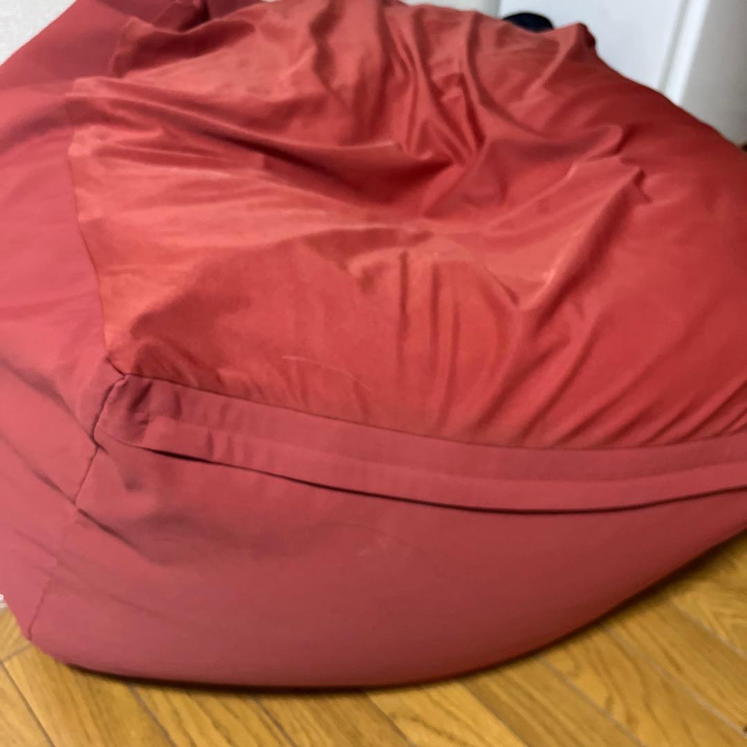 赤いビーズクッション