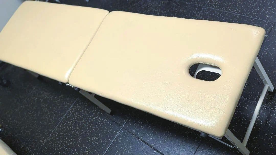 【高田ベッド製作所】粉体ムーヴ(有孔) 高級マッサージベッド折りたたみ 中古品