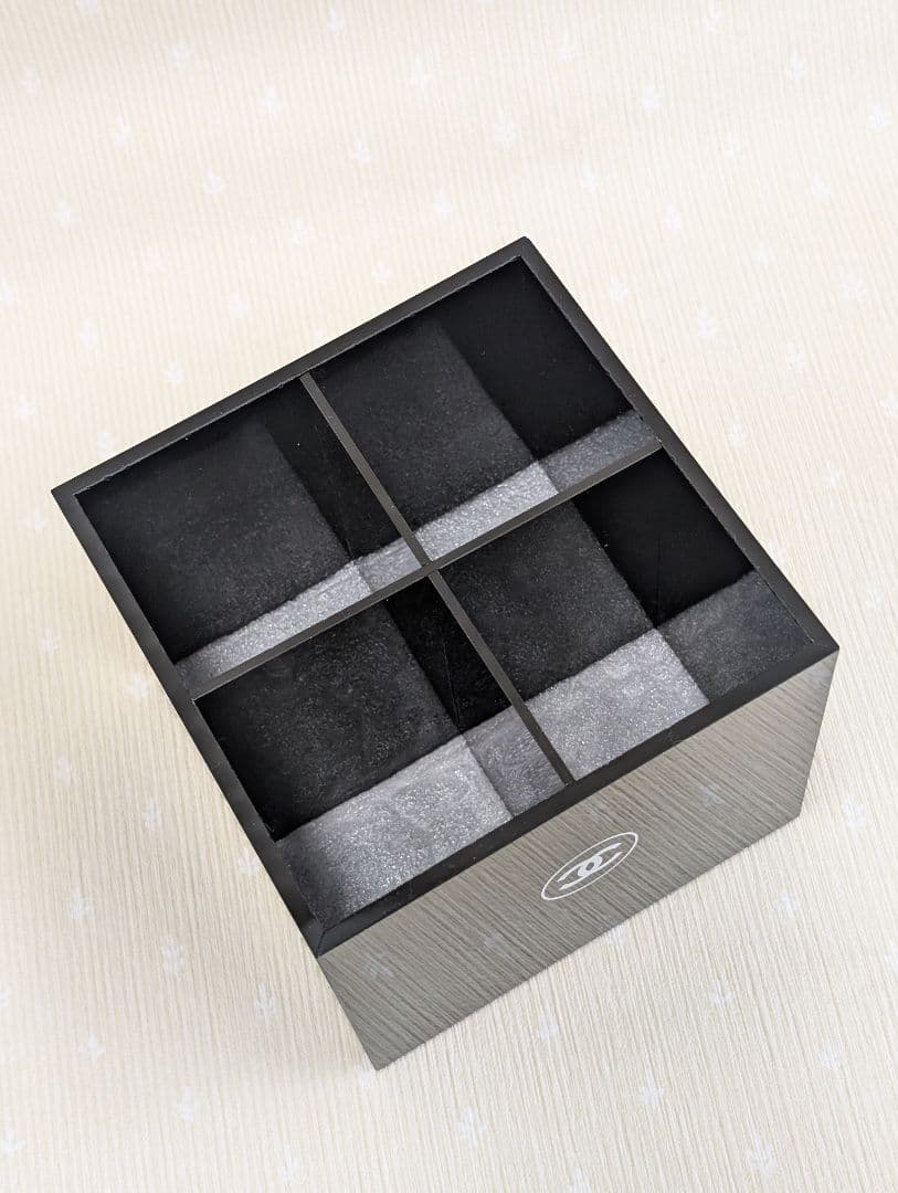 【CHANEL】 ブラックティッシュBOX小物入れとメイクブラシスタンドのセット
