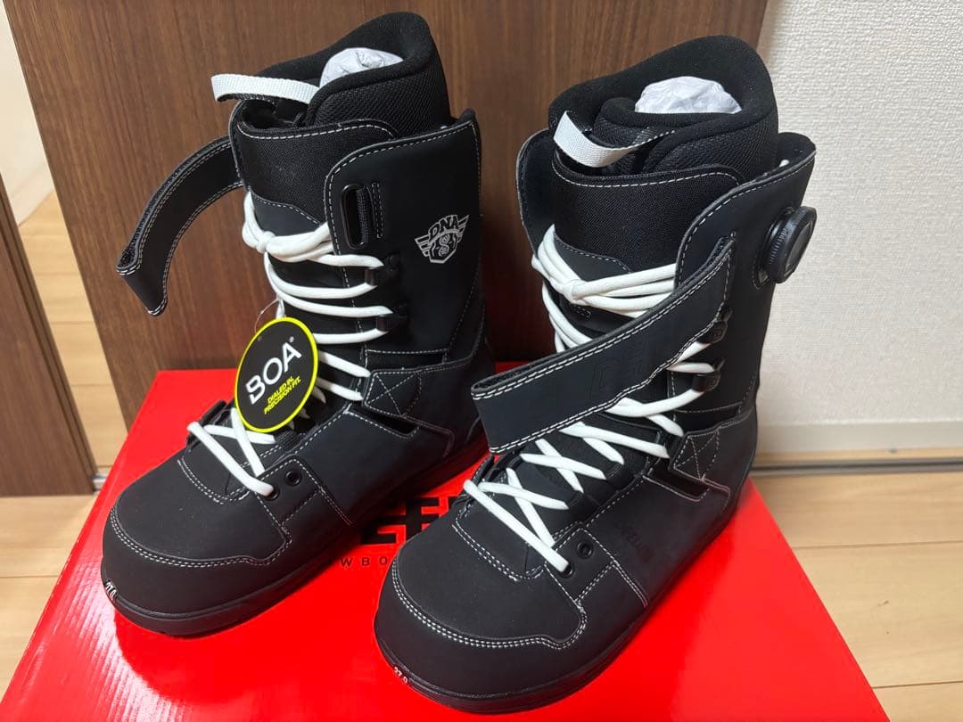 ディーラックス　D.N.A 24-25 新品、未使用　27cm スノボ　ブーツ