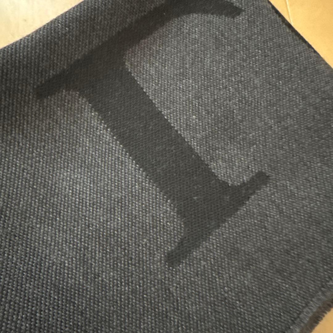 LOEWE ロゴマフラー ダークグレー＆ブラック上質素材プレゼント