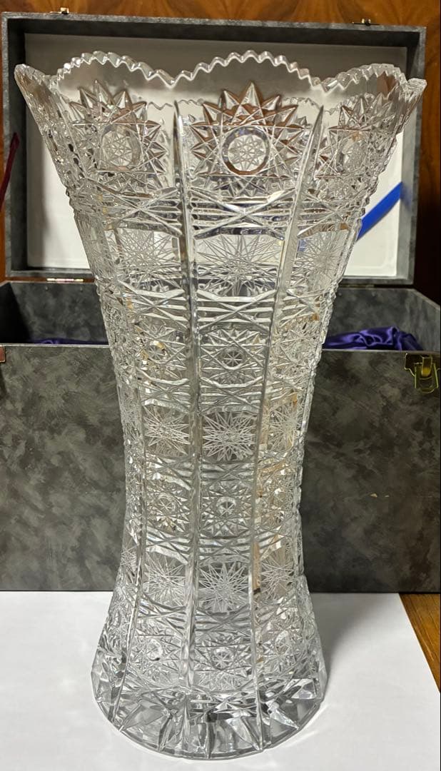 クリスタル花瓶スロバキア製30年ほど前の花瓶 高さ約35cm 上の直径約20cm