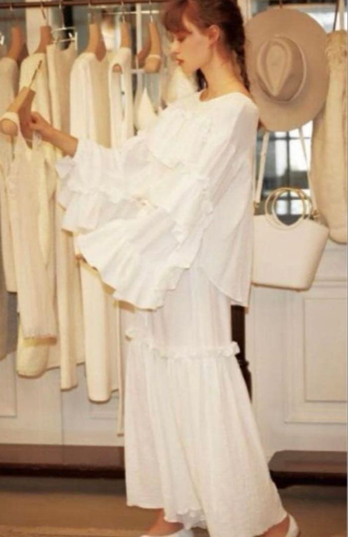 ジェラートピケ　長袖ホワイトフリルルームウェアセットアップ上下　新品未使用