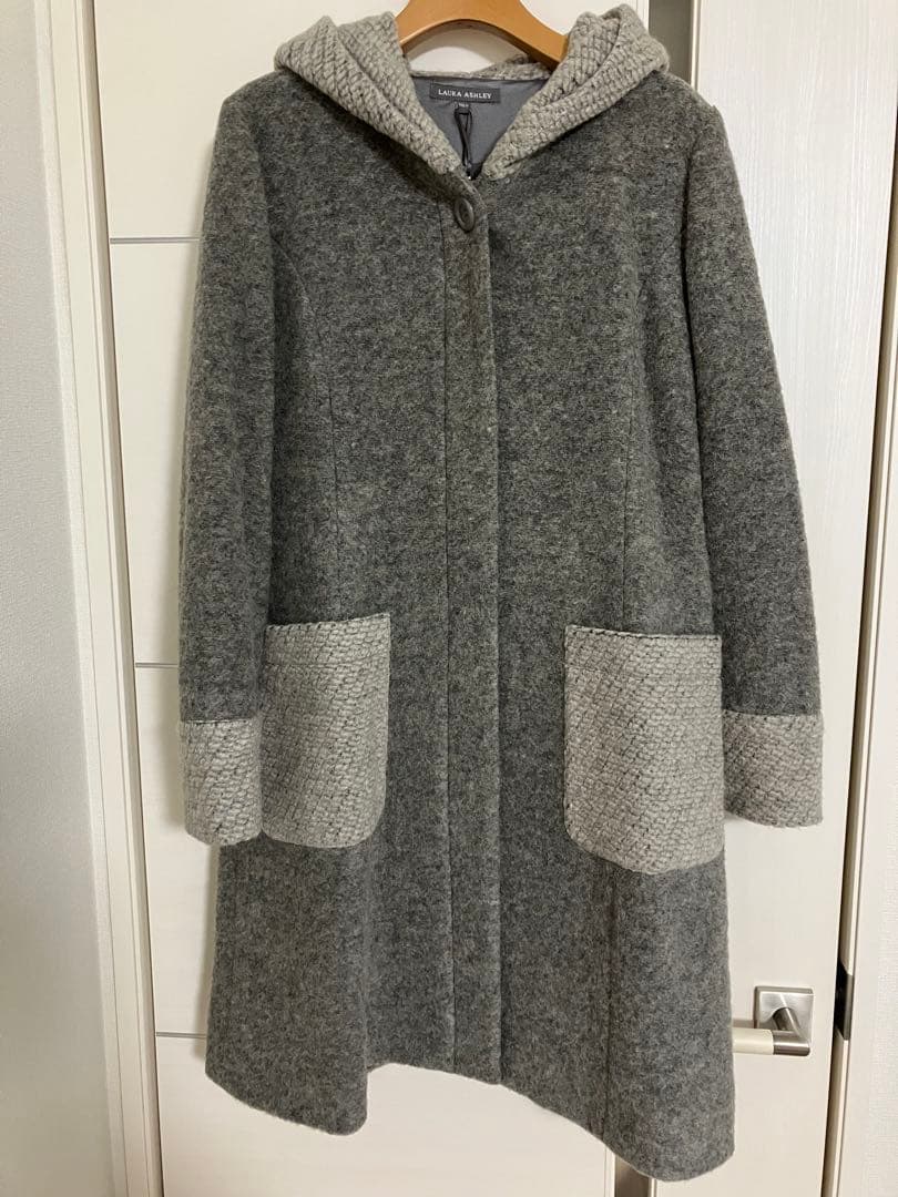 【新品未使用】ローラアシュレイ フード付きコート 11号　グレー