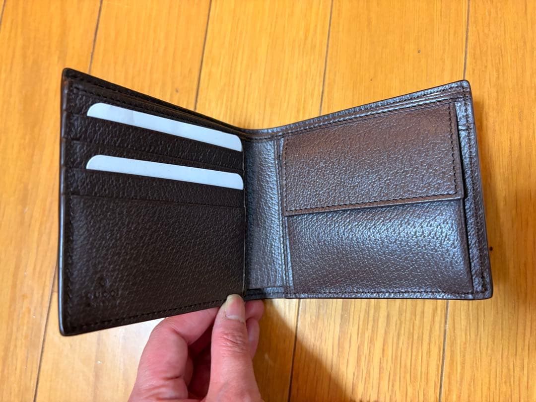 【新品】GUCCI GG 758244二つ折り財布　ギフト包装可能