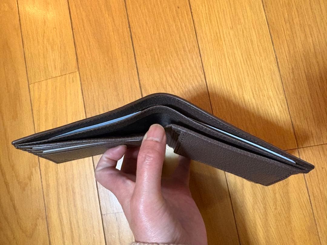 【新品】GUCCI GG 758244二つ折り財布　ギフト包装可能