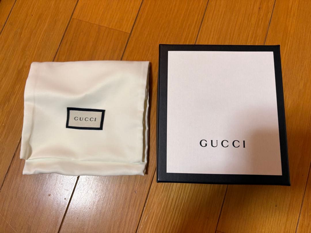【新品】GUCCI GG 758244二つ折り財布　ギフト包装可能