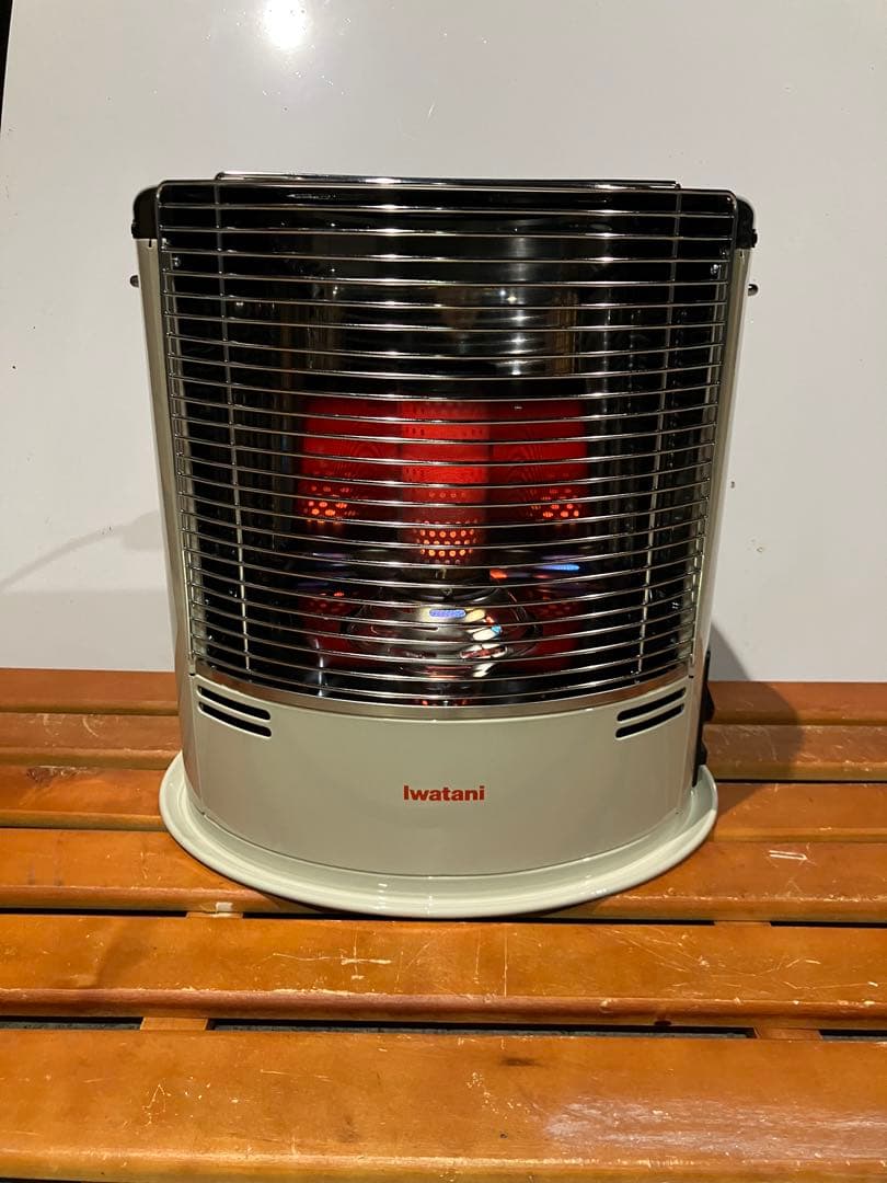 m*n様 【美品】イワタニ カセットガスストーブ デカ暖Ⅱ CB-STV-DKD