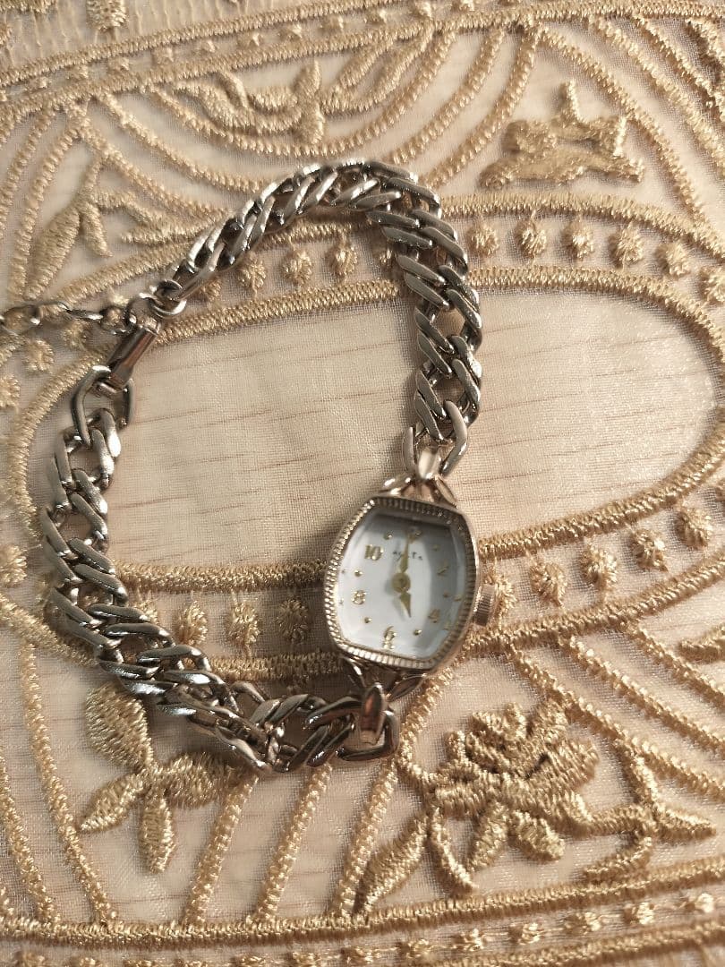 [新品未使用]agete トノーフェイスジュエリーウォッチ