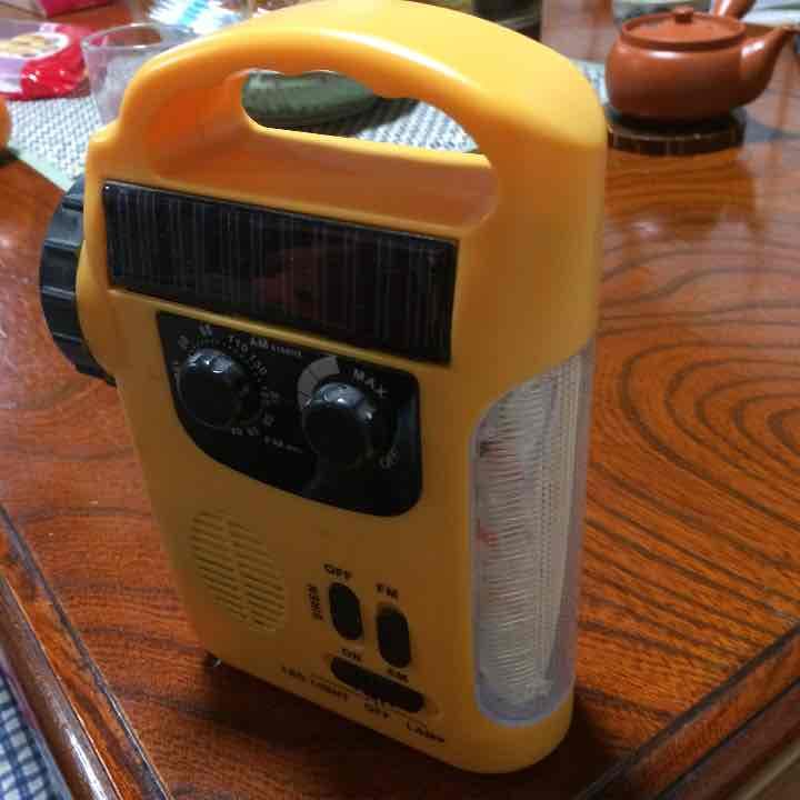 ラジオ付き懐中電灯