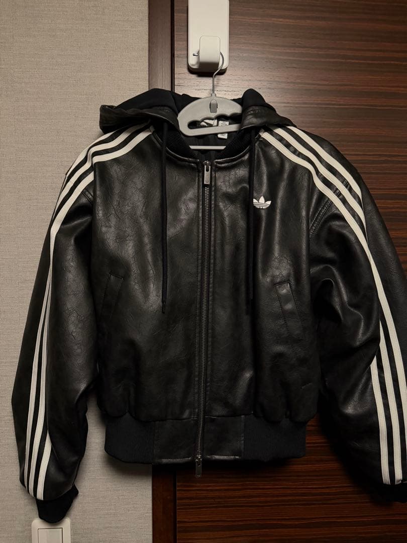 adidas originals ADILENIUM フェイクレザージャケット