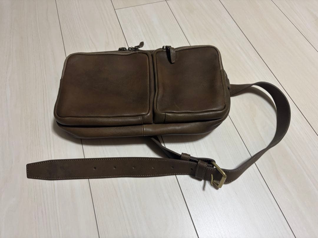 土屋鞄製作所　ビークル トリジップ ボディバッグ