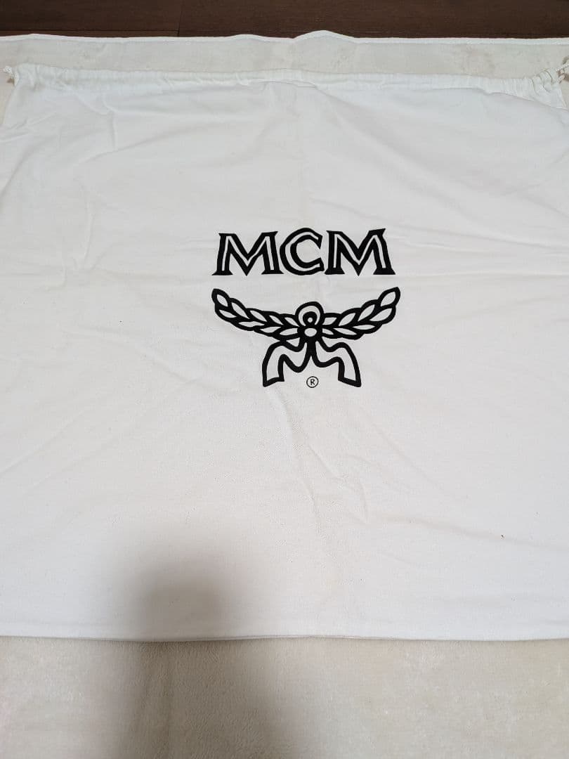 MCM スタッズ付きネイビーリュック　希少色