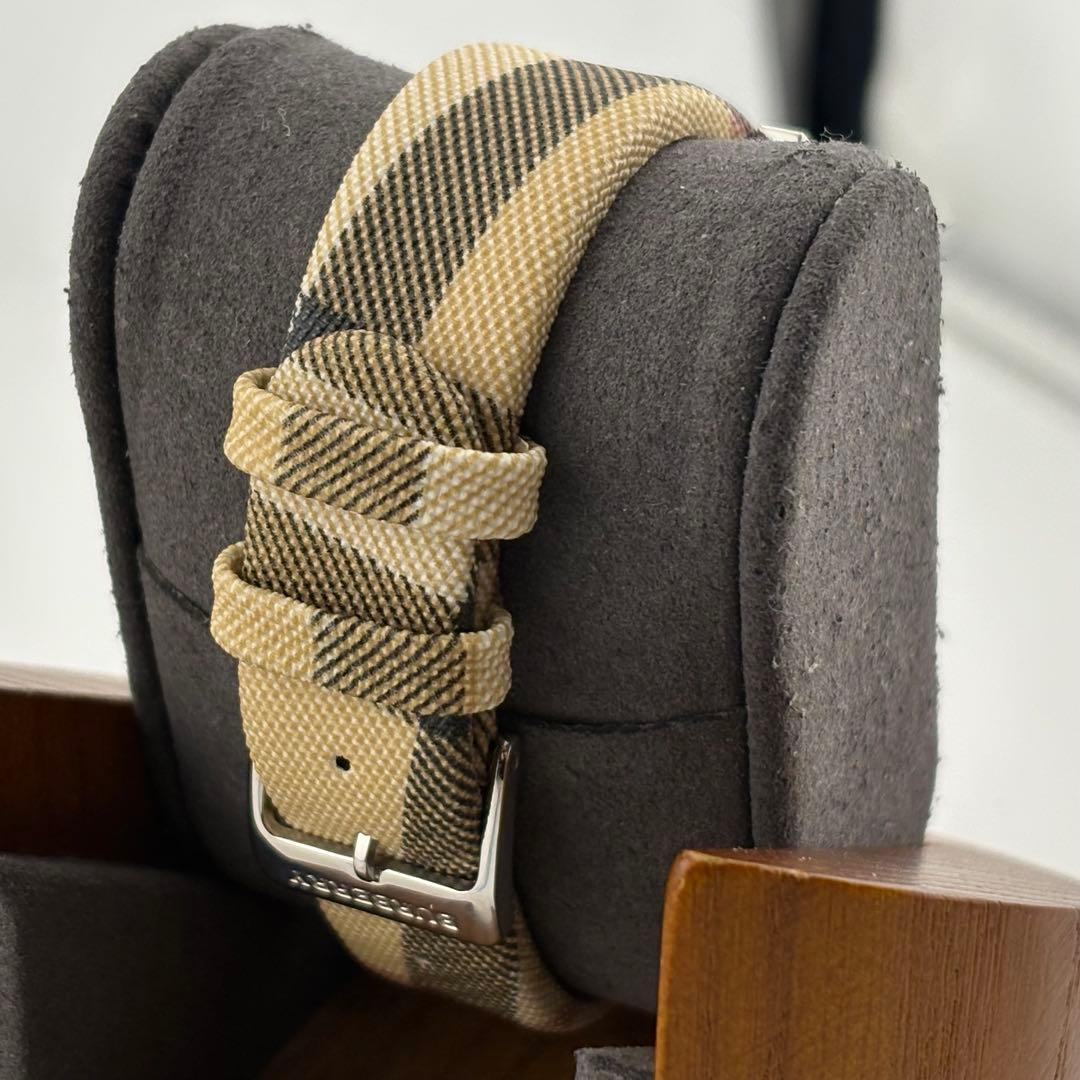 【超希少】バーバリー　ノバチェック　クォーツ　ブラック　メンズ　14000G