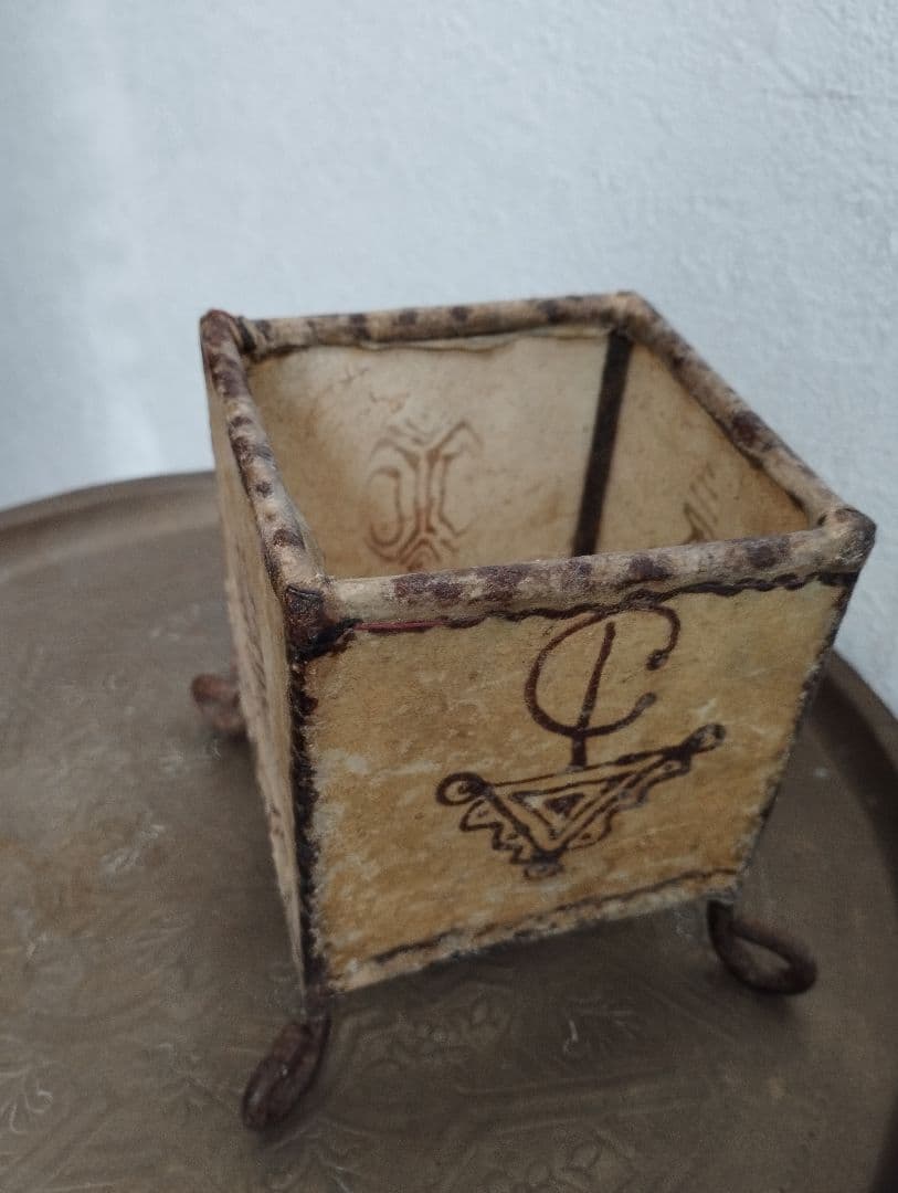 モロッコ　ベルベル　ビンテージレザーキャンドルホルダー