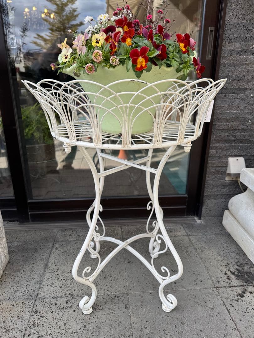 アイアン製ホワイトフラワースタンド　アンティーク調