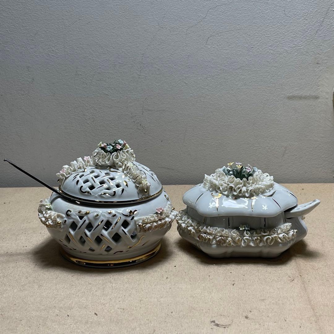 MR-132A N Victoria カポディモンテ　陶器製 透かし彫り 花装飾