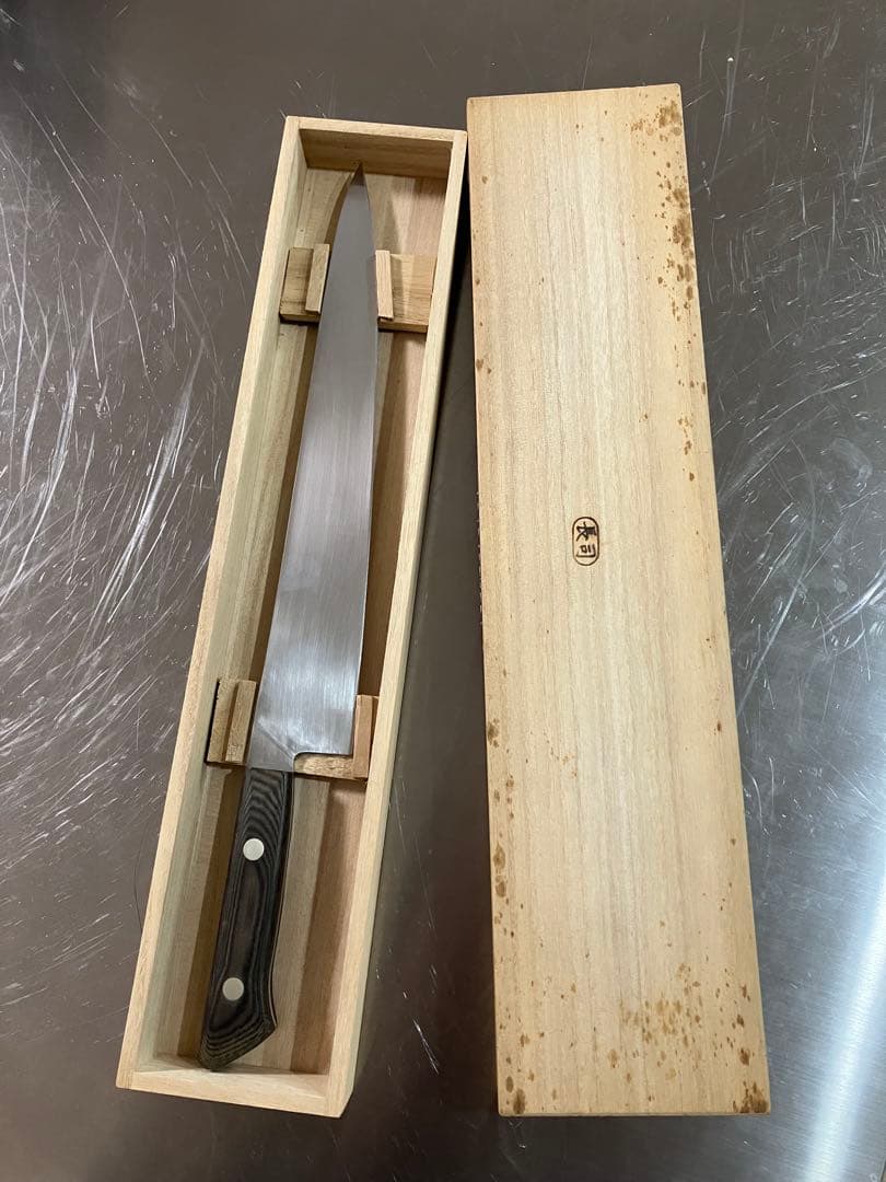 牛刀 筋引き包丁￼ 木箱付き