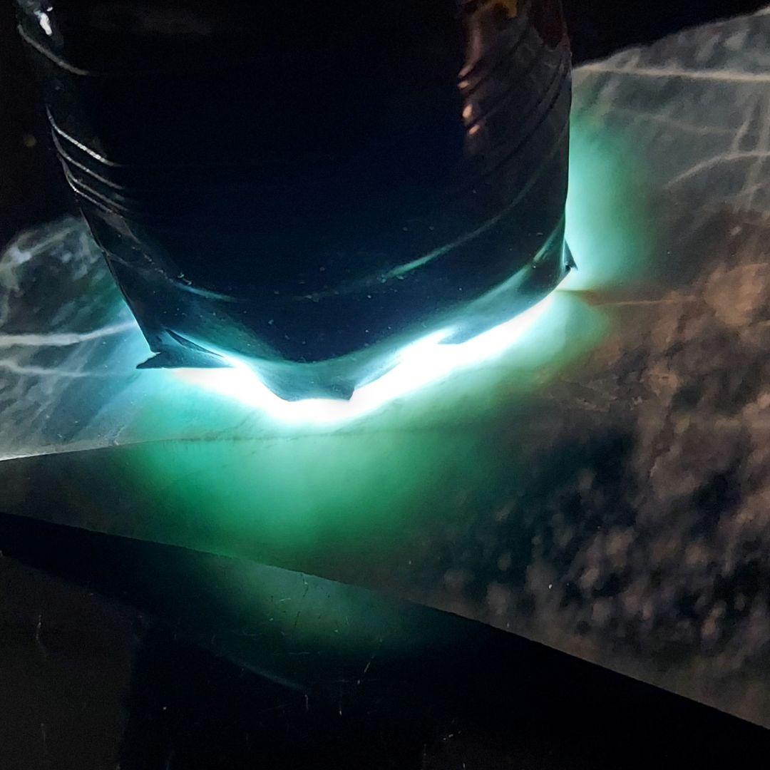 希少！産出量の少ない ブルーグリーンが綺麗なグアテマラ翡翠 原石多面磨き521