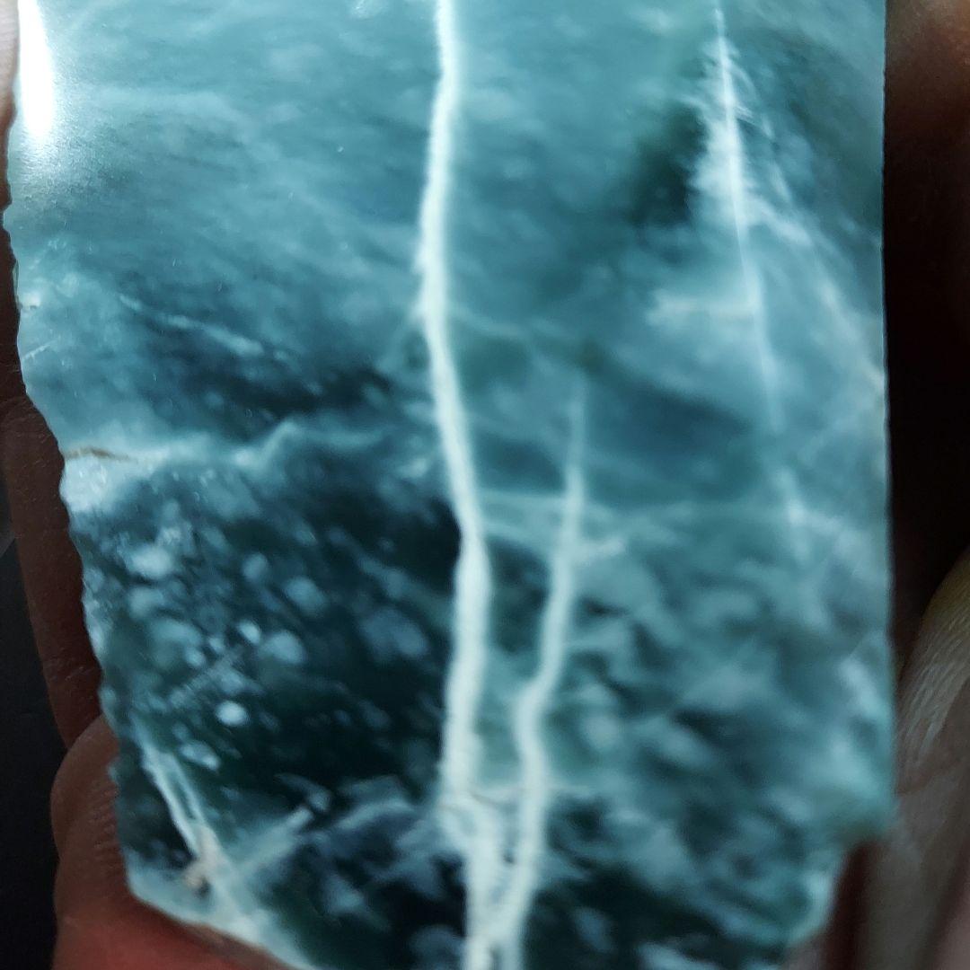 希少！産出量の少ない ブルーグリーンが綺麗なグアテマラ翡翠 原石多面磨き521