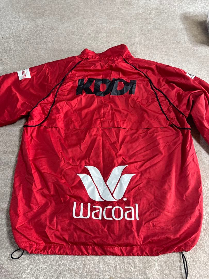 KDDI NISEHA ウィンドブレーカー 赤