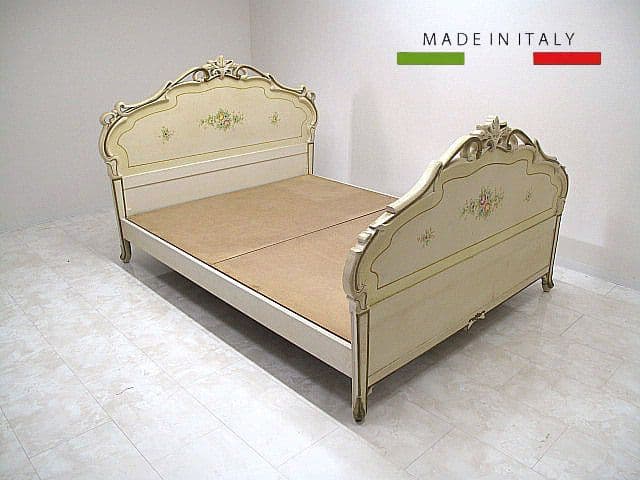 ヴィンテージ　イタリア製　ロココ様式クイーンサイズベッドフレーム 　装飾　彫刻