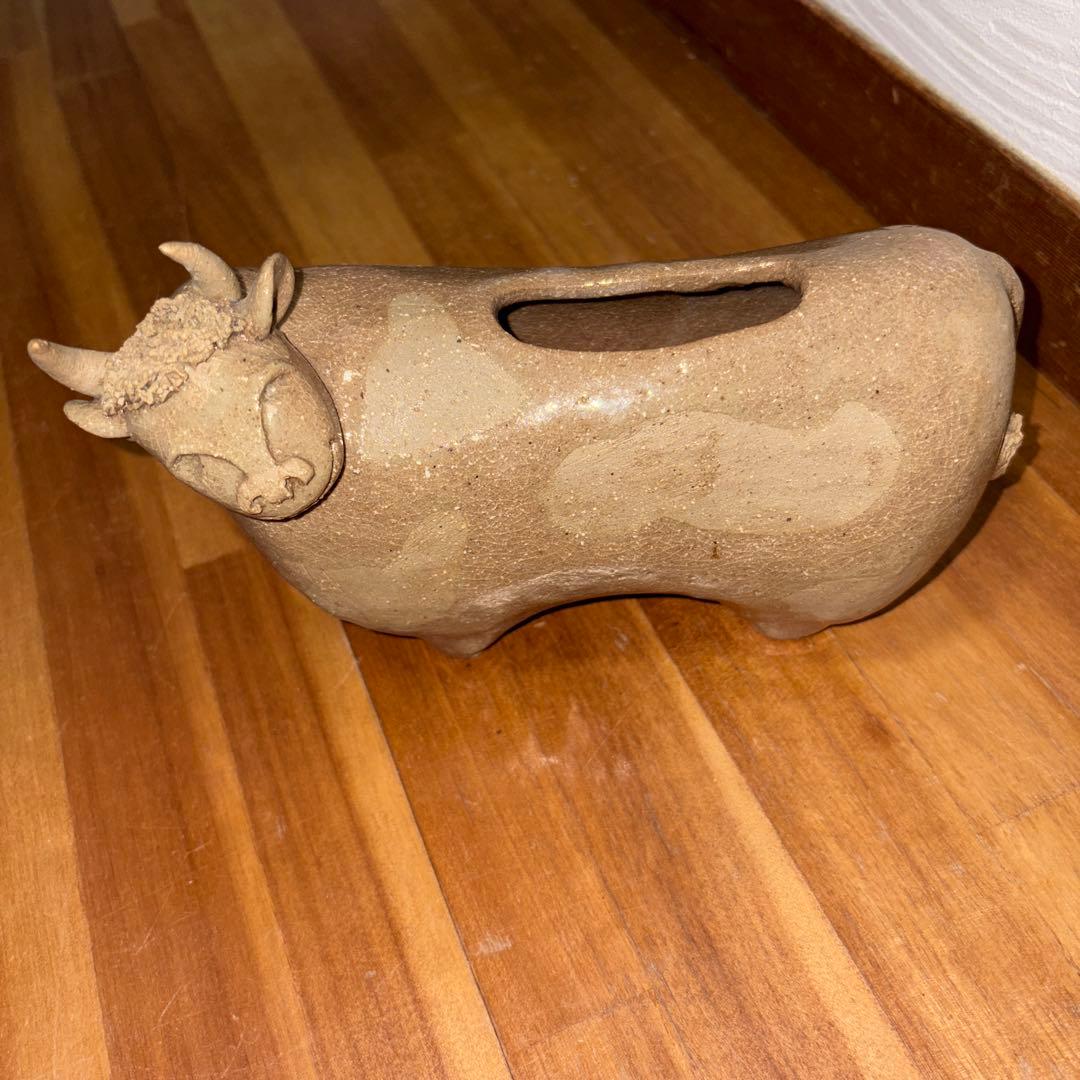 。牛陶器　置き物C1