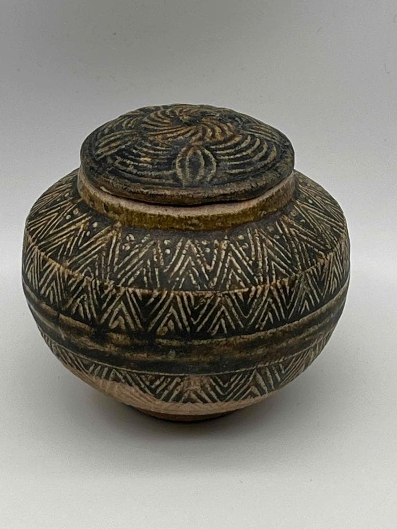 北宋時代 青磁 天目吉州窯菱格紋刻花茶入壺　蓋付き　茶入　茶道具(F-85)