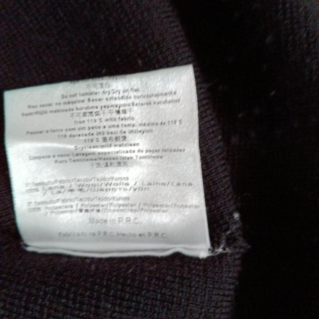 ヴェルサーチ黒のフルジップアップセーター Vエンブレム付き