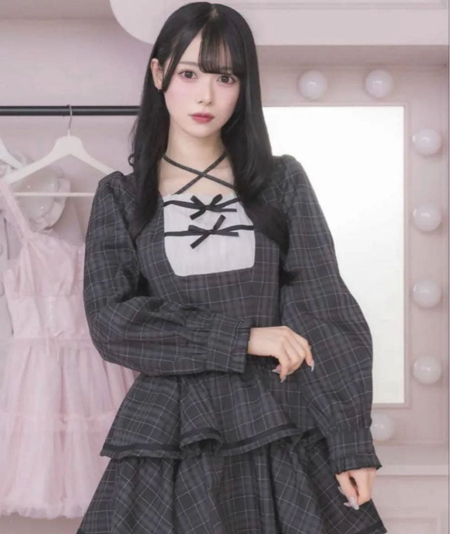 【新品】クロステープバイカラーティアードワンピース ブラックチェック pium