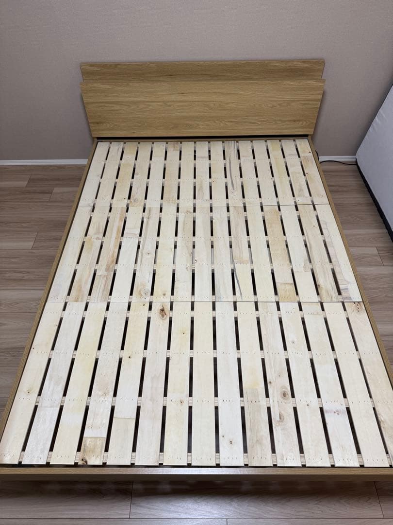 東京都直接受け渡し　シンプルデザイン ダブルベッドフレーム コンセント付き