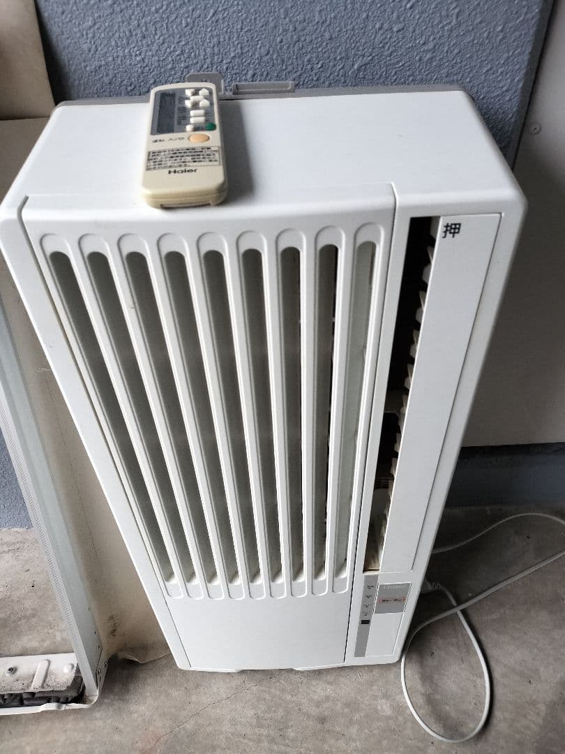 窓枠不具合箇所あり Haier JA-16V 窓用エアコン 2021年製品