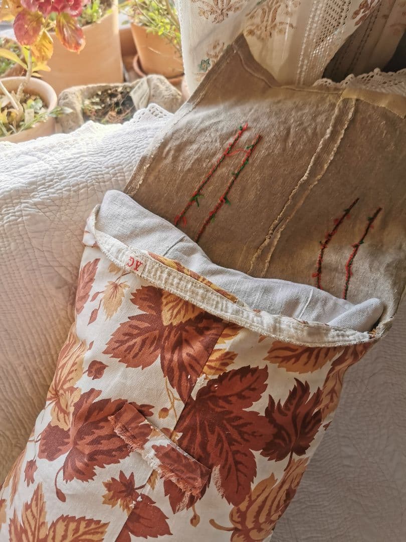 アンティーク フレンチファブリック＆リネン色糸刺繍 衣装ケース クッションカバー