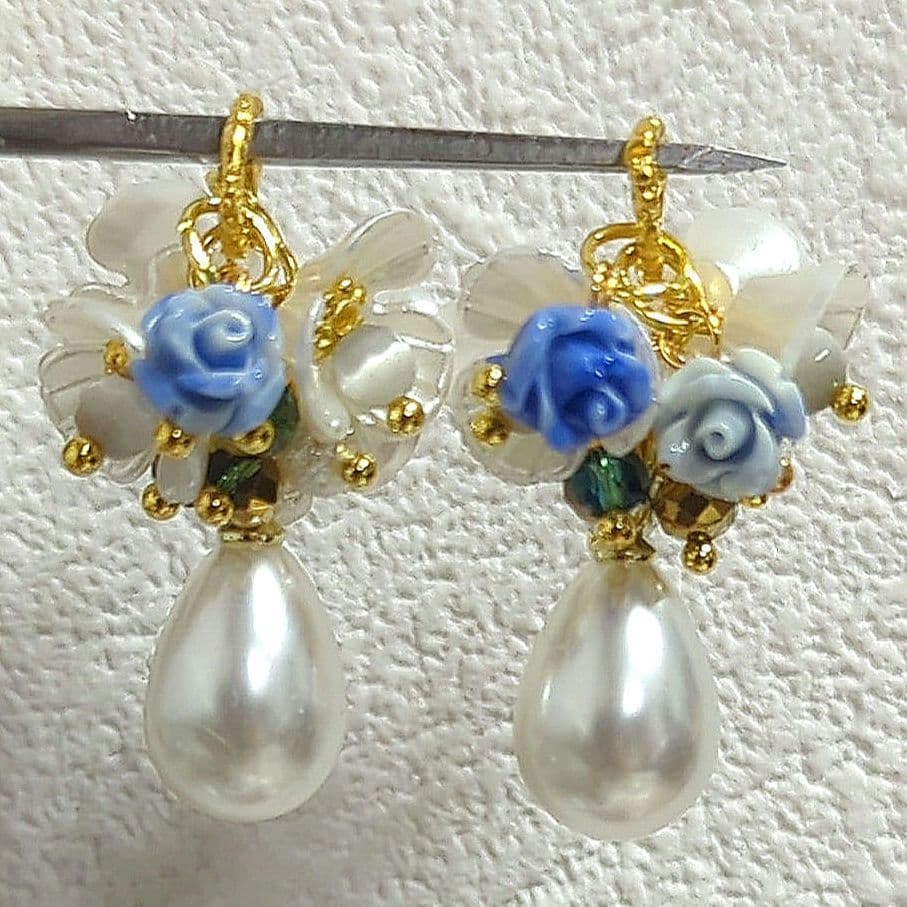 ハンドメイドチャーム　4個　フラワードロップ　ブルー