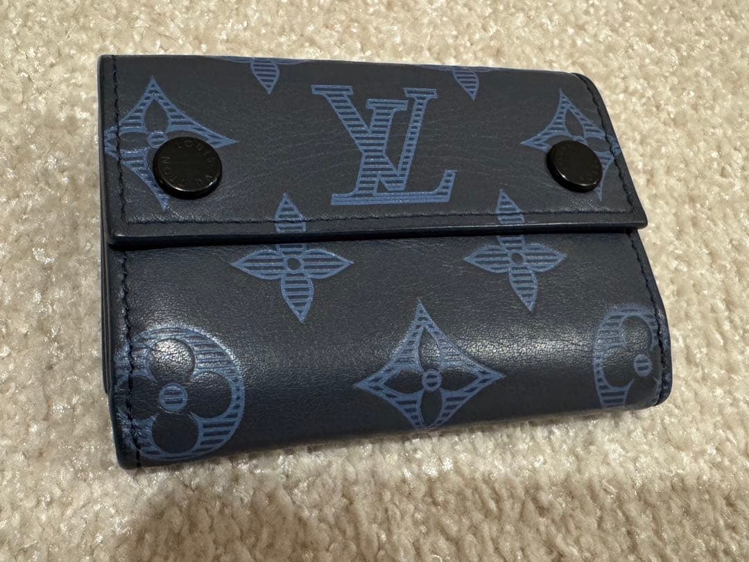 ルイヴィトン ディスカバリーコンパクト モノグラム シャドウ ネイビー 財布