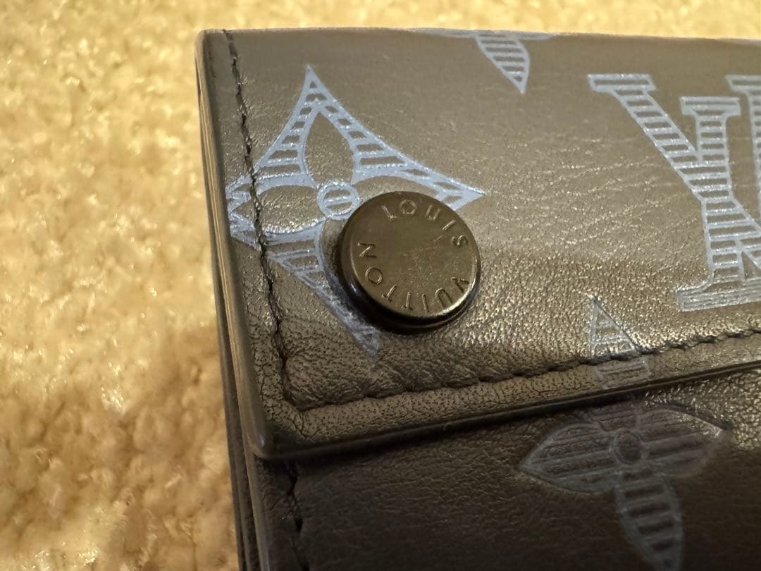 ルイヴィトン ディスカバリーコンパクト モノグラム シャドウ ネイビー 財布