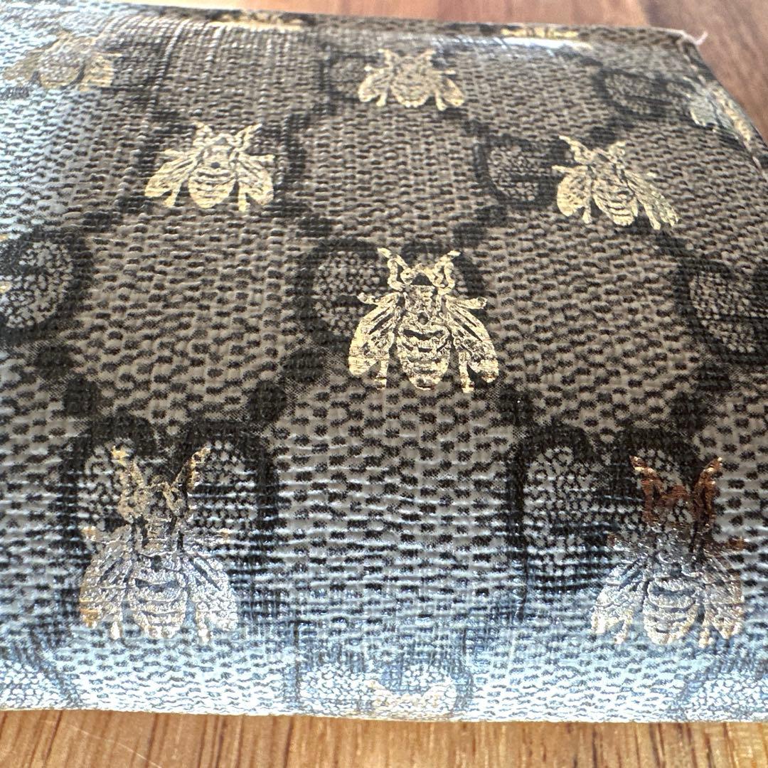 GUCCI グッチ GG柄 金の蜂 Bee 二つ折り 小さめ財布 ベージュ系