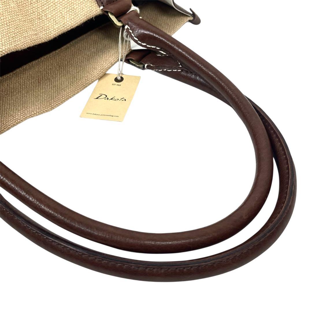 ダコタ　トートバッグ　ビッグロゴ　エンボス　スクエア　ハンドバッグ　タグ付き