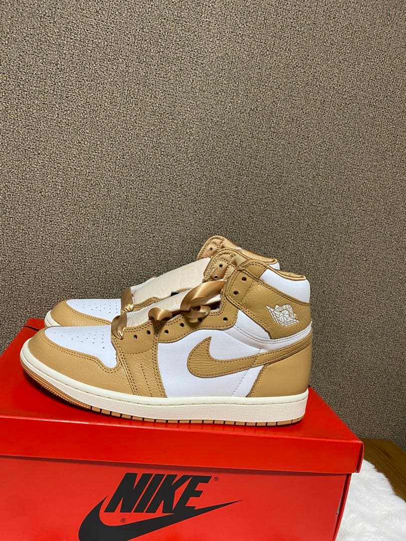 NIKE ナイキ　エアジョーダン1 ハイ　プラリネ　ホワイト　ベージュ　白
