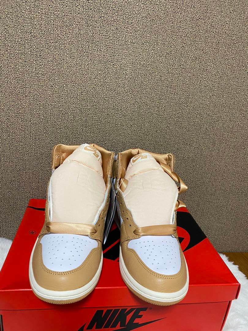 NIKE ナイキ　エアジョーダン1 ハイ　プラリネ　ホワイト　ベージュ　白